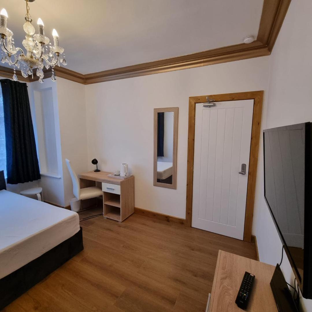 Hotel Uplands Grove Bungalow Wolverhampton Zewnętrze zdjęcie