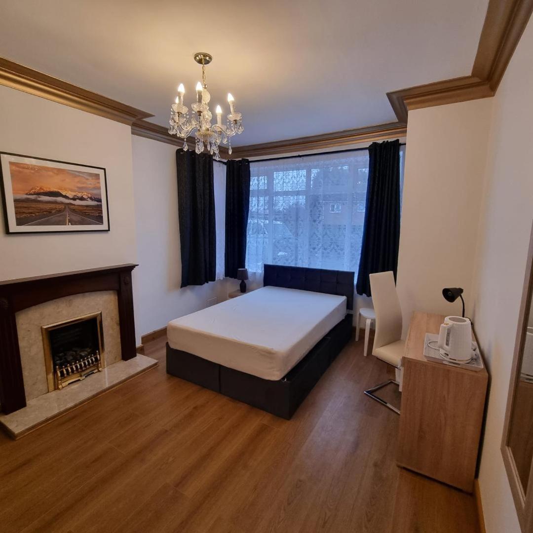 Hotel Uplands Grove Bungalow Wolverhampton Zewnętrze zdjęcie