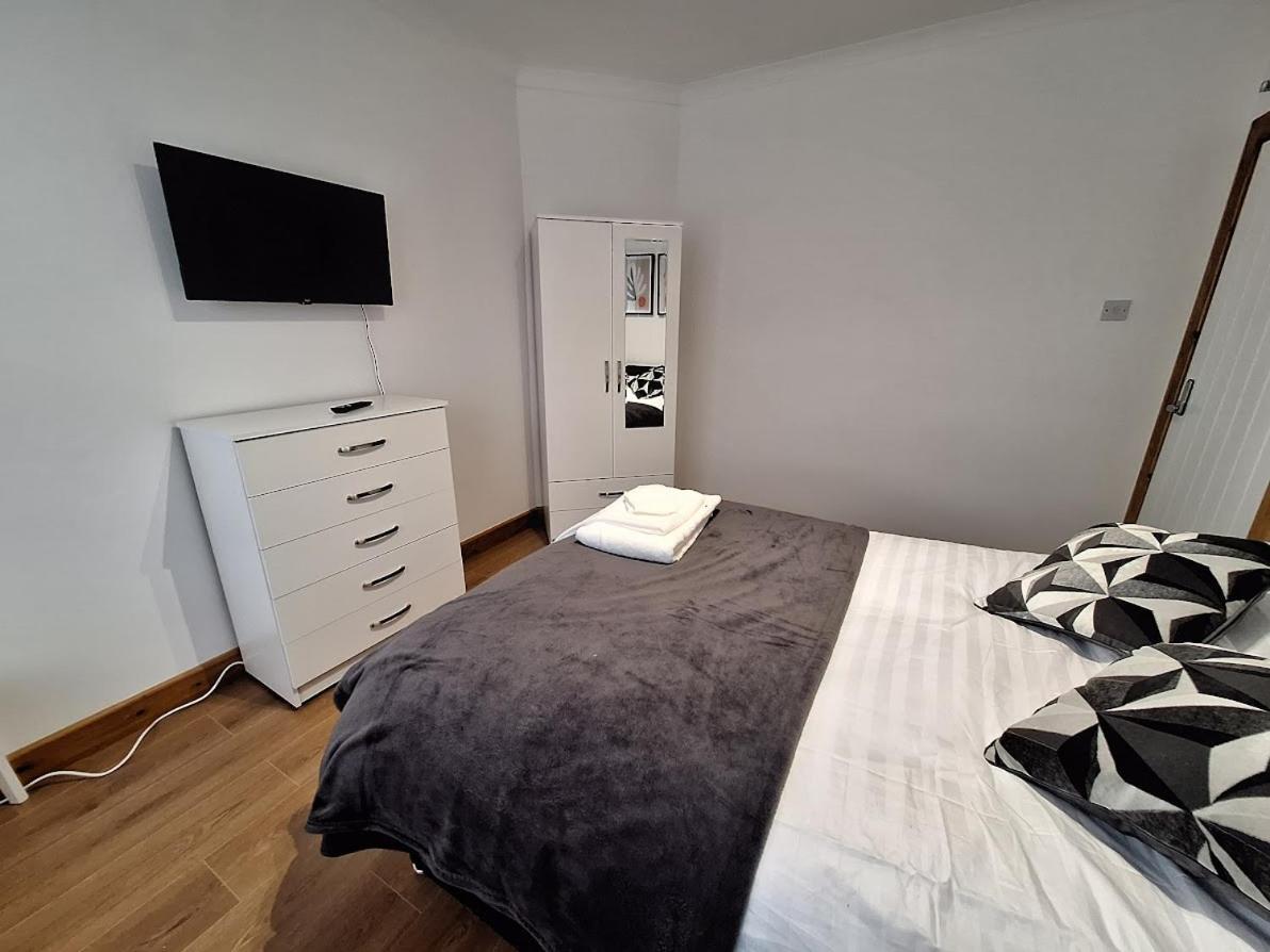 Hotel Uplands Grove Bungalow Wolverhampton Zewnętrze zdjęcie