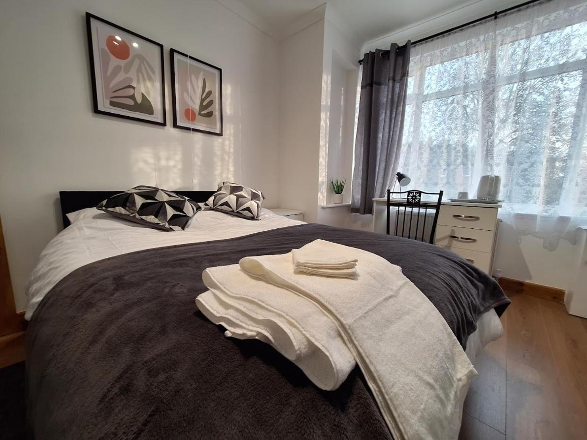 Hotel Uplands Grove Bungalow Wolverhampton Zewnętrze zdjęcie